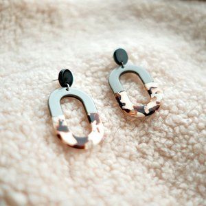 Black Stud w Slate Tortoise Shell Resin Earrings